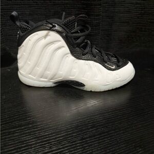 Nike Foam Posites (never worn) size 3- Little Boy (6-9 years old)